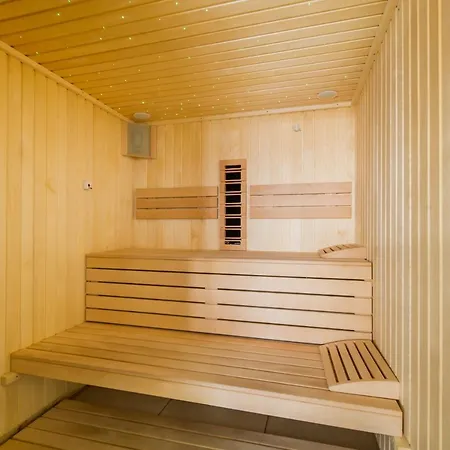 Purple Pearl N Pool Apartment Năvodari