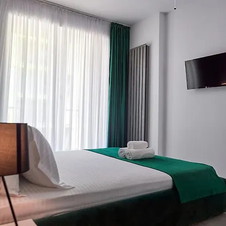 Purple Pearl N Pool 아파트